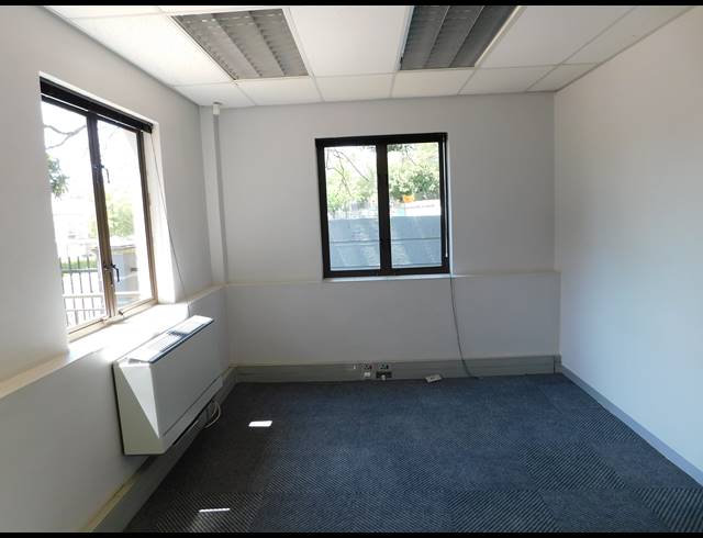 1,578M² OFFICE TO LET IN HYDE PARK